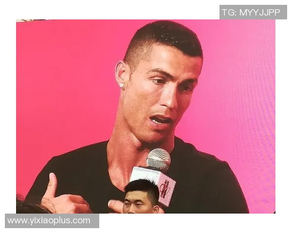 C罗的足球明星发型解析与时尚风格的完美结合